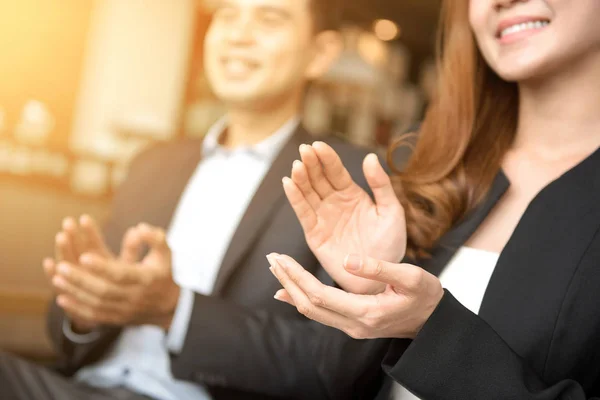 Businessman and businesswoman clapping their hands — Stock Photo, Image