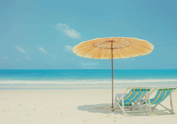 Hermosa playa de verano con sillas de playa y sombrilla — Vector de stock