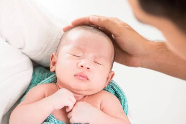 Bebek Bakımı ile uyku baş dokunmadan baba