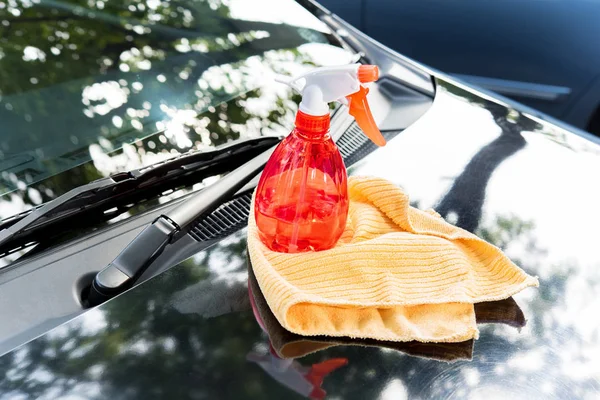 Cleaning equipments, spray bottle and microfiber cloth, on car b — Stock Photo, Image