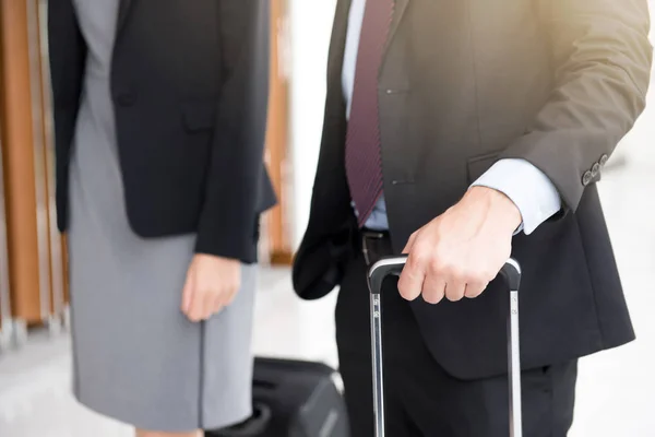 Business people holding luggage, walking in airport terminal — Stock Photo, Image