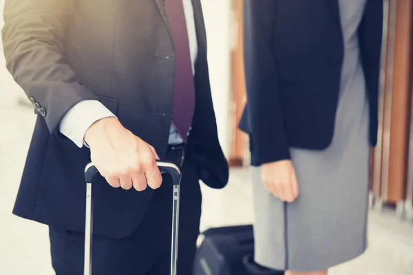 Business people (flight attendants) holding luggage and walking — Stock Photo, Image