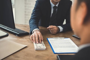 Para, Japonca yen banknotlar, ortağı için veren işadamı