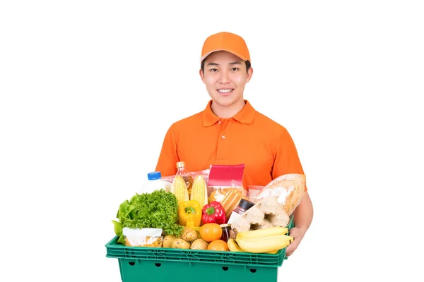 Usmívající Asijské Dodávky Muž Oranžové Uniformě Držení Potraviny Koš Izolované — Stock fotografie