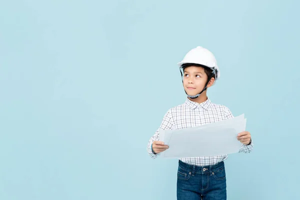 Lachende Jonge Aziatische Jongen Jurk Als Ingenieur Met Hardhat Houden — Stockfoto