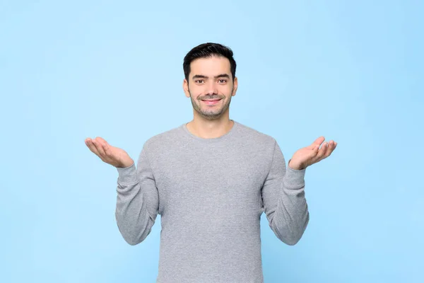 Halflichaams Portret Van Lachende Man Grijs Shirt Met Open Hand — Stockfoto