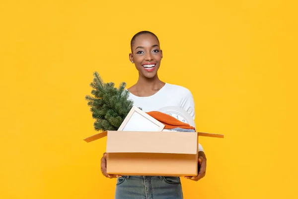 Feliz Sorrindo Afro Americano Mulher Segurando Caixa Movendo Coisas Para — Fotografia de Stock