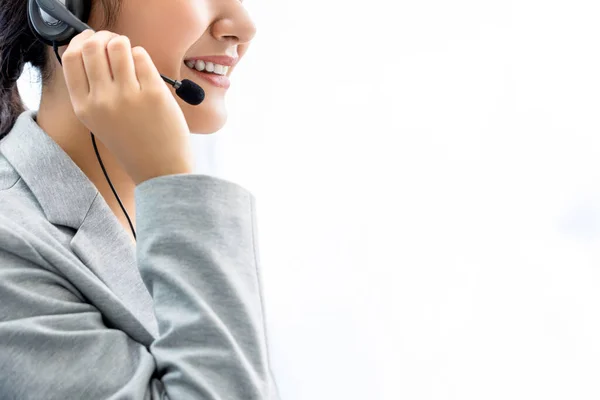 Sonriente Personal Del Centro Llamadas Mujer Sobre Fondo Blanco Con — Foto de Stock