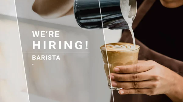 Hiring Text Med Barista Gör Latte Konst Kaffe Bakgrunden — Stockfoto