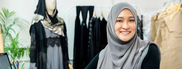 Asian Muslim Woman Designer Startup Business Owner Her Tailor Shop — Stock Photo, Image