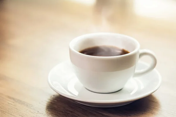 Hete Zwarte Espresso Koffie Beker Houten Tafel — Stockfoto
