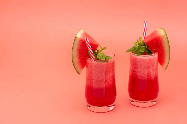 Bebidas Refrescantes Para Verano Batidos Zumo Sandía Fría Los Vasos —  Fotos de Stock