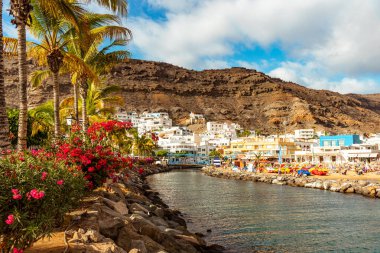 Seyahat ve turizm. Büyük Kanarya. Puerto de Mogn kaplıca kasabası