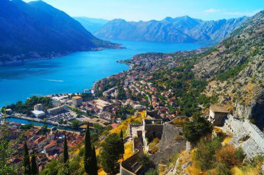 Karadağ 'ın Kotor kentinin en yüksek noktasından bak.