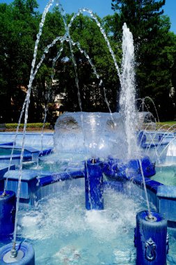 Sırbistan 'ın Subotica kentinde soğuk suyla mavi çeşme