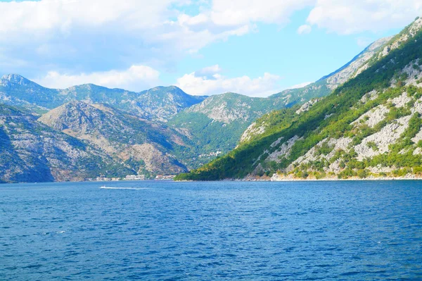 Montanhas Entre Nós Mar Adriático Perast Montenegro — Fotografia de Stock