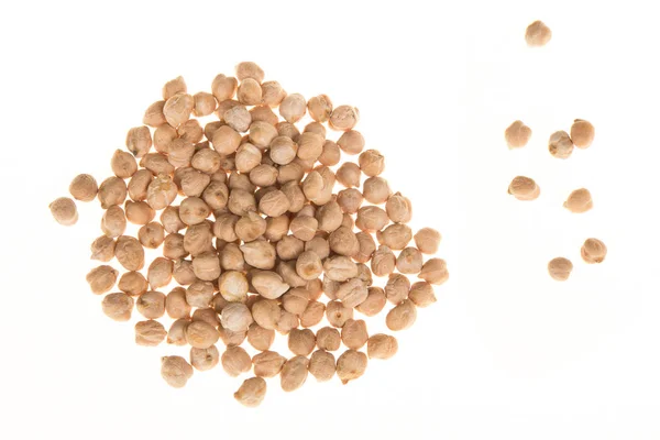 Stapel van chick peas gezien van boven geïsoleerd op een witte achtergrond — Stockfoto