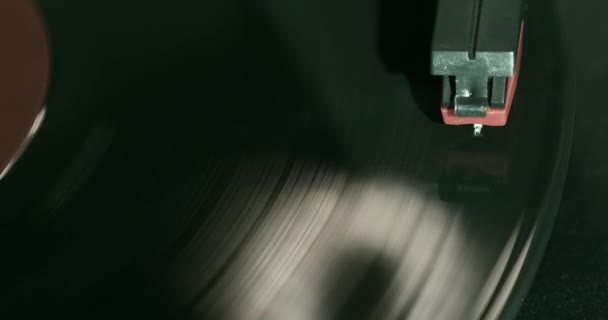 Primo piano del giradischi in vinile — Video Stock