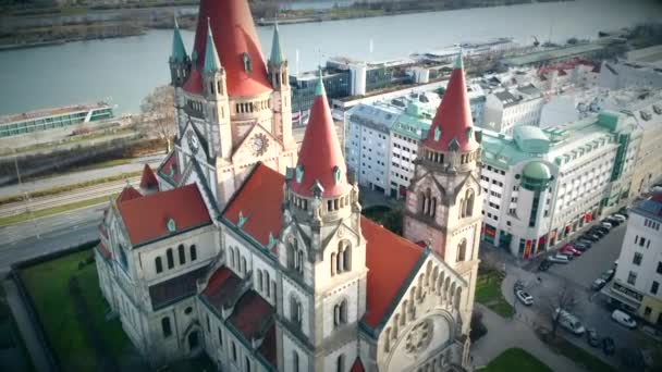 St. Franciscus van Assisi Kerk, Wenen, Uitzicht vanuit de lucht Drone — Stockvideo