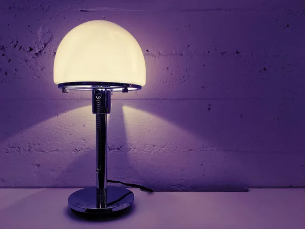 Modern design table lamp near concrete wall — Stock Photo, Image