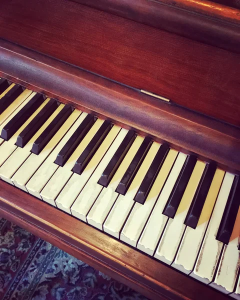 Close-up van een klassieke piano — Stockfoto