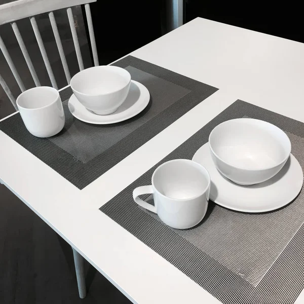 単純なテーブルの設定 — ストック写真