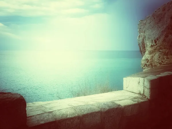 Utsikt över havet i mystiska ljus — Stockfoto