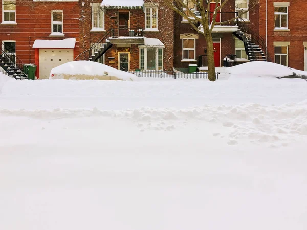 Městská zimní ulice po sněhové bouři — Stock fotografie