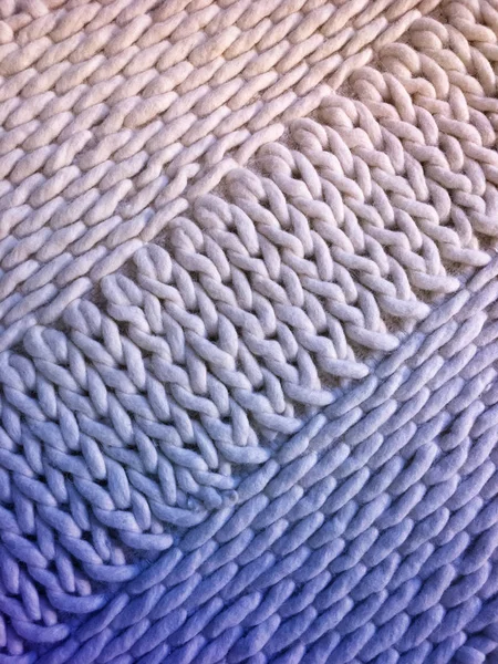 Bianco e blu fatto a mano sfondo lavorato a maglia — Foto Stock