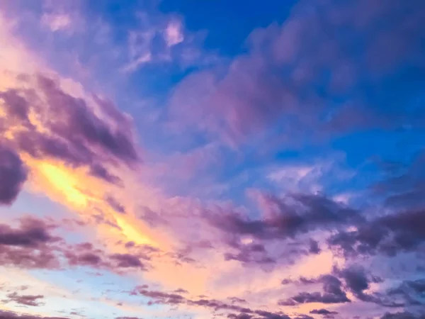 Tramonto cielo e nuvole sfondo — Foto Stock