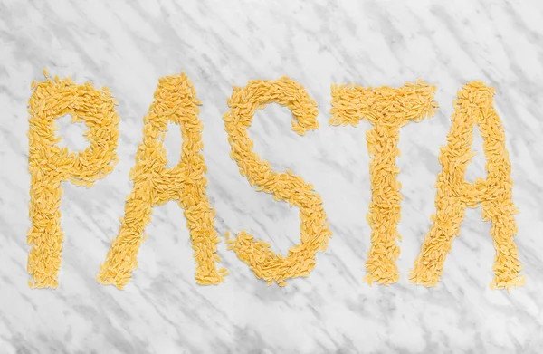Das Wort "Pasta" auf Marmorgrund — Stockfoto