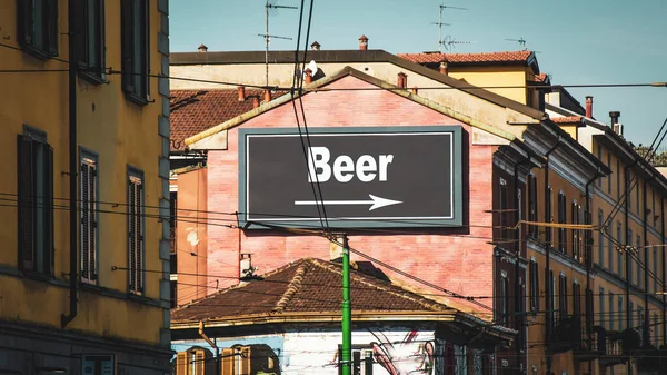 Ulica znak do piwa — Zdjęcie stockowe