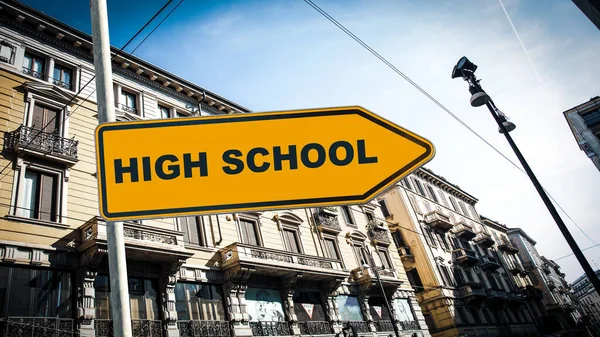 Straatnaambord naar de Middelbare School — Stockfoto