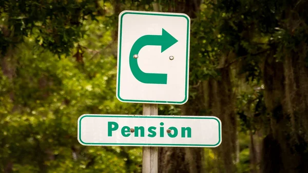 Уличный знак к пенсии — стоковое фото