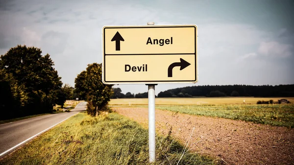 Straat teken naar engel versus duivel — Stockfoto