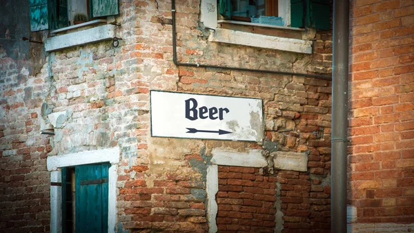 Segnale stradale per birra — Foto Stock