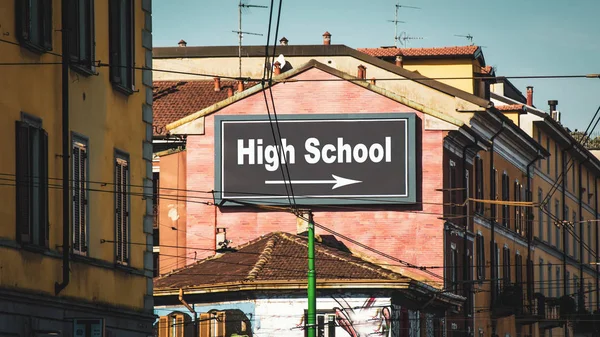 街道标志到高中 — 图库照片