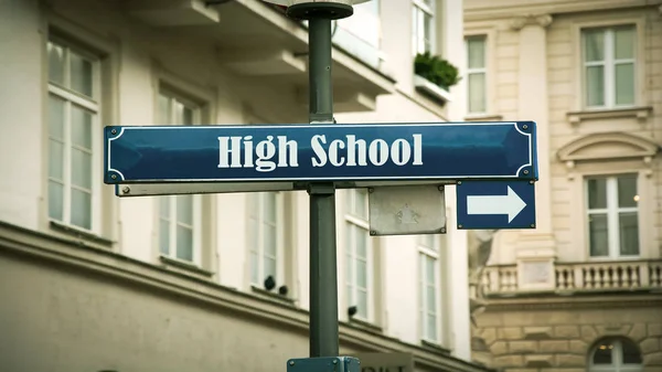 Straatnaambord naar de Middelbare School — Stockfoto