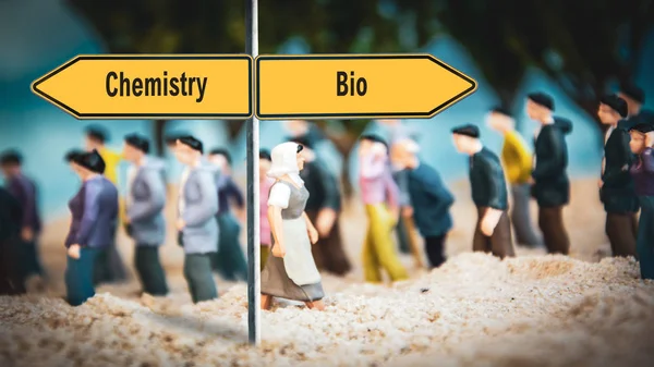 Straßenschild Bio versus Chemie — Stockfoto