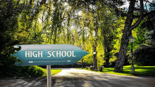 Straatnaambord naar de Middelbare School — Stockfoto