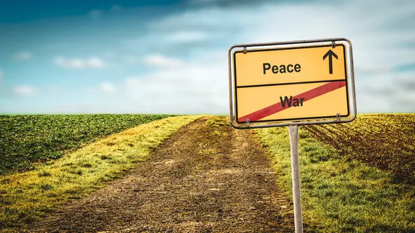 Señal de calle hacia la paz versus la guerra —  Fotos de Stock