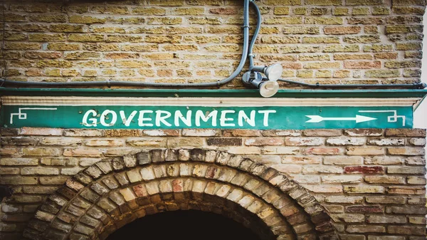 Улица Подписывает Направление Правительству — стоковое фото