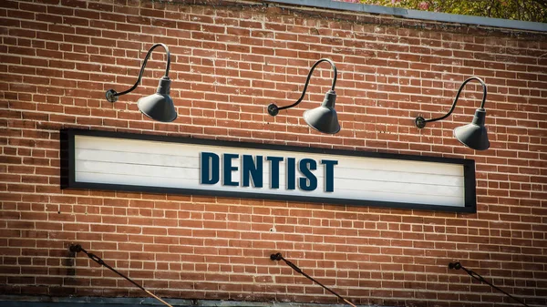 Ulica Podpisz Drogę Kierunku Dentysty — Zdjęcie stockowe