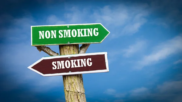Вуличний Знак Шлях Куріння Проти Паління — стокове фото