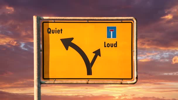 Street Sign Way Quiet Εναντίον Loud — Αρχείο Βίντεο