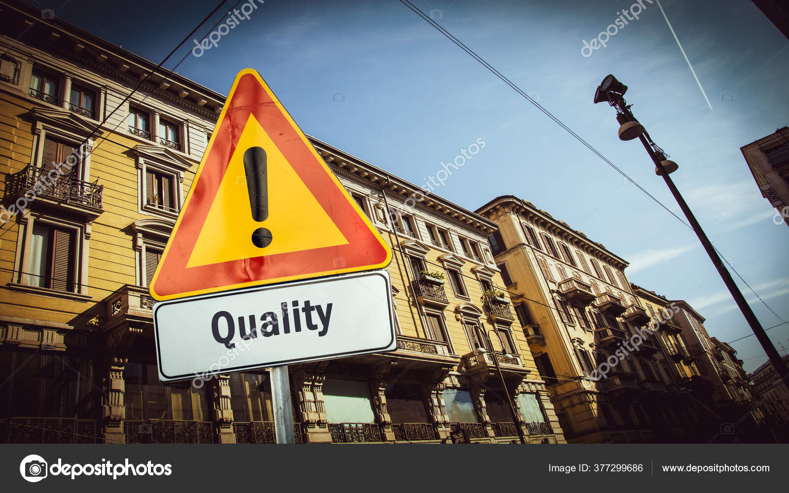 Straßenschild Weist Den Weg Zur Qualität — Stockfoto © Freigeist67