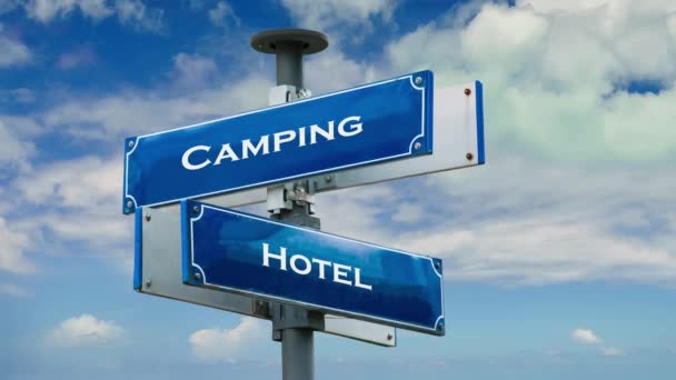 Street Sign Vägen Till Camping Kontra Hotel — Stockvideo