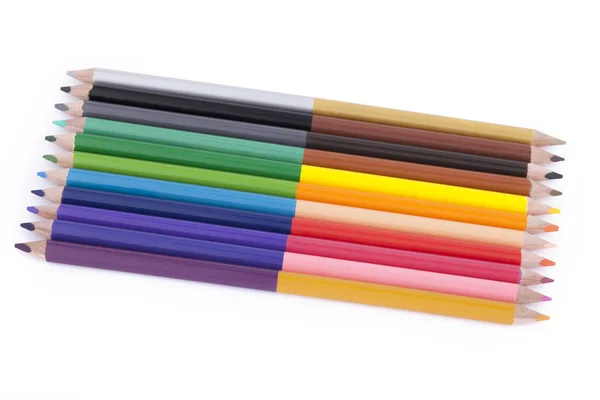 Crayons colorés isolés sur fond blanc — Photo