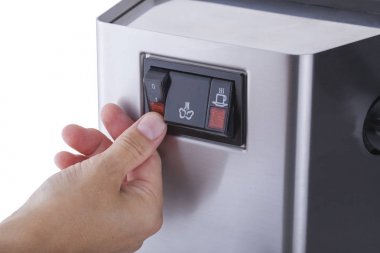 Tuşuna basarak düğme, espresso makinesi, kahve yapma aşamalarını, beyaz arka plan üzerinde izole