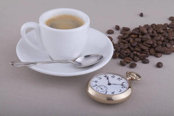 Kahve Kaşık Cep Saati Ile Kahve Çekirdekleri — Stok fotoğraf